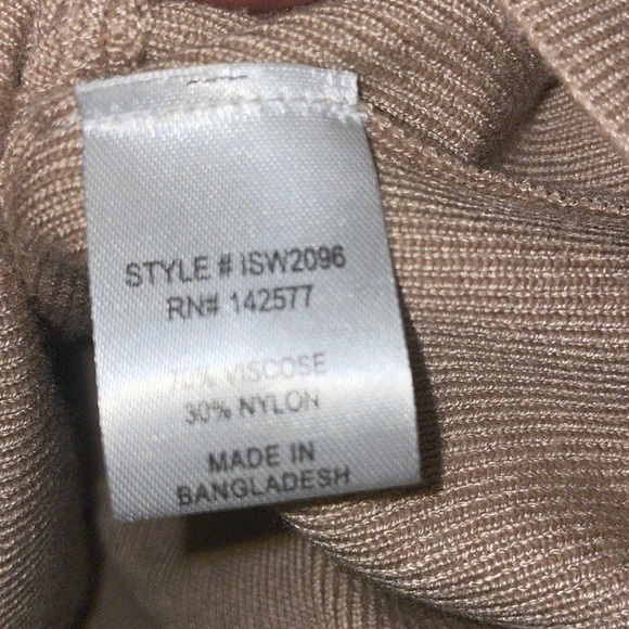 Iris Ribbed Beige Knit Crop Top Size Medium - Picture 5 of 5